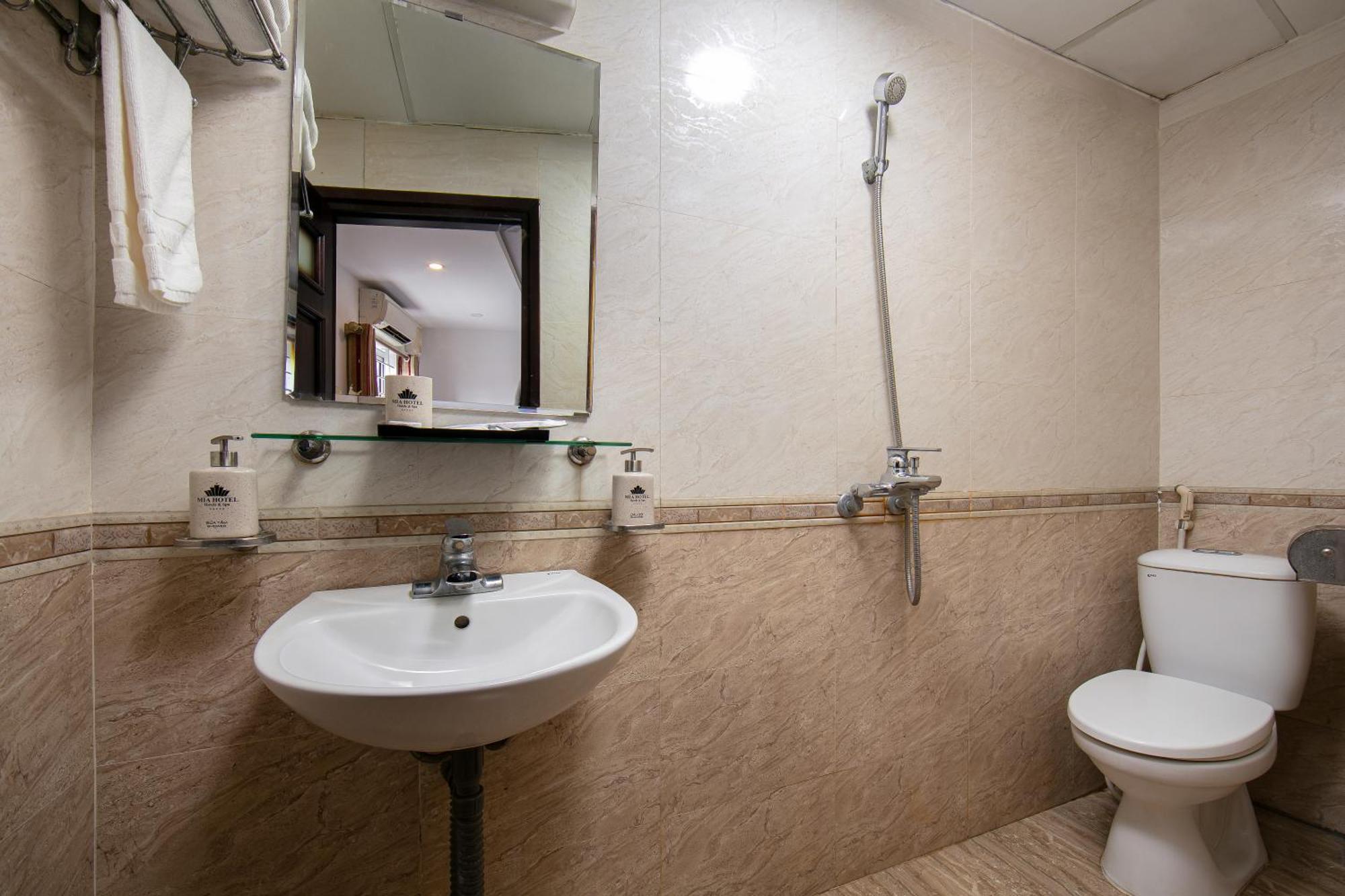 Duc Trong Hotel Hanoi Exterior photo